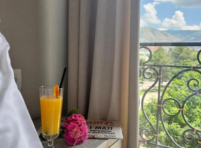 酒店 Pazari & 科尔察