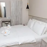 Pazari & Hotel *