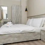 Pazari & Hotel *
