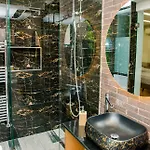 Pazari & Hotel *