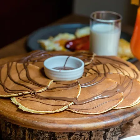 Pazari & Отель Корча